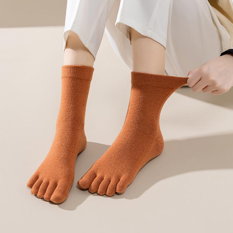Women's Warm Wool Mid-Calf Five-Toe Socks - Multi-Color, Thick, Cold-Resistant for Autumn and Winter
