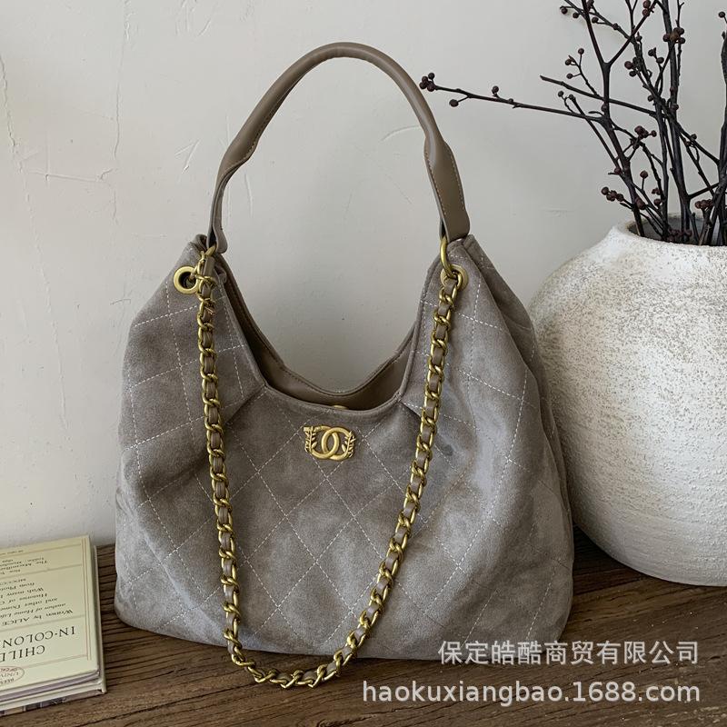 Large-capacity retro bag women's autumn and winter versatile 2025 new casual rhombus shoulder bag textured commuter tote bag