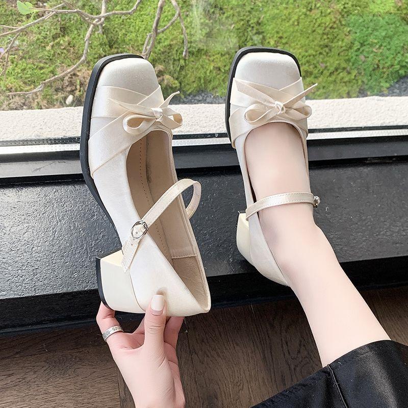 Single shoes 2025 autumn and winter new one-word strap with skirt fashionable and comfortable niche gentle evening breeze light mouth thick heel 