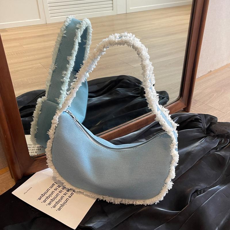 

Korean niche underarm bag women s autumn and winter 2025 new trendy fashion plush saddle casual denim shoulder bag синий