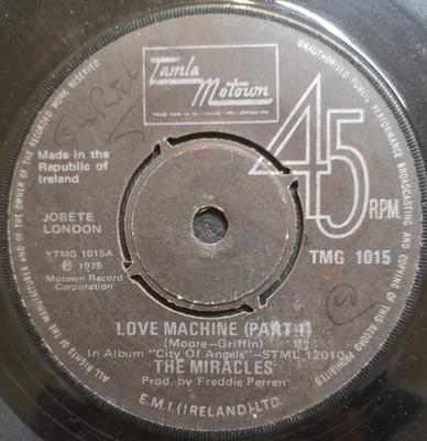 7inch Record MIRACLES - Love Machine TMG1015 Tamla Motown 1975 UK Soul/Funk Used