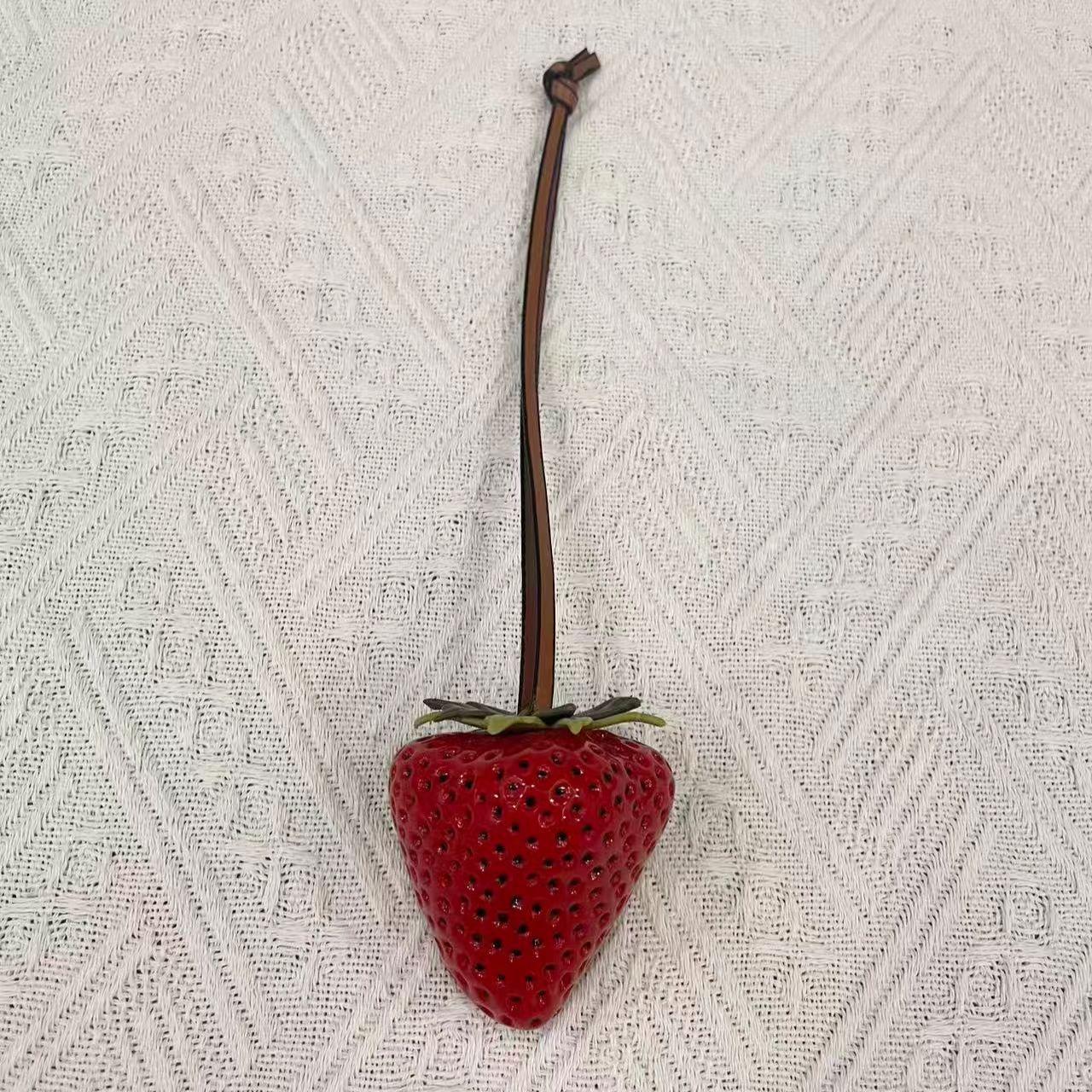 Three-Dimensional Fashion Fruit Strawberry Pendant Bag Strawberry Pendant Resin Strawberry Accessories Cute Strawberry Keychain