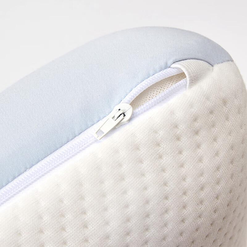MUJI Reversible Cooling Memory Foam Pillow