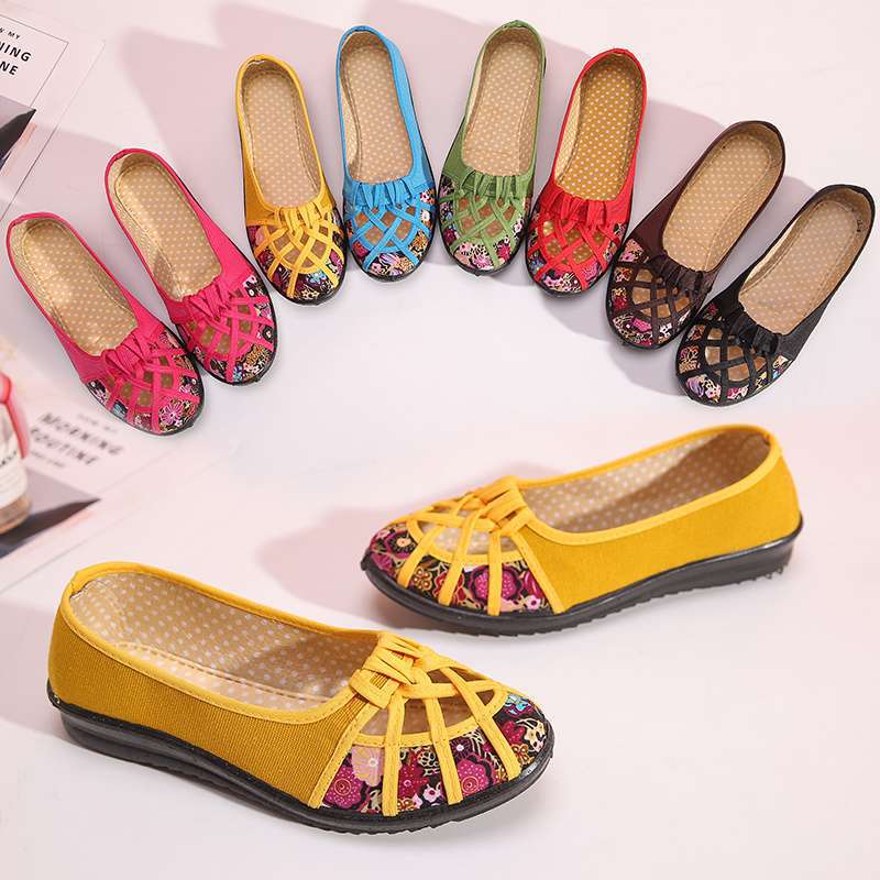 Summer Beijing cloth shoes women's mesh shoes single shoes hollow non-slip soft sole middle-aged and elderly mother shoes one pedal sandals women