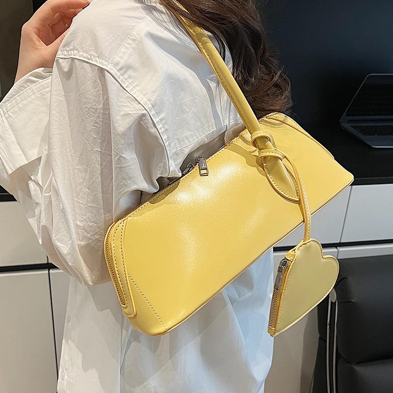 

French niche small square bag fashionable, versatile women s bag new trendy high-quality texture single shoulder underarm baguette bag чёрный