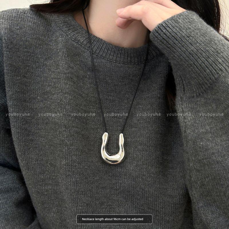 

and American Style ~ Niche Design U-Shaped Horseshoe Necklace for Women, Long Simple Sweater Chain, Light Luxury, High-End Feel, Exaggerated Accessory Silver Horseshoe Necklace - Adjustable