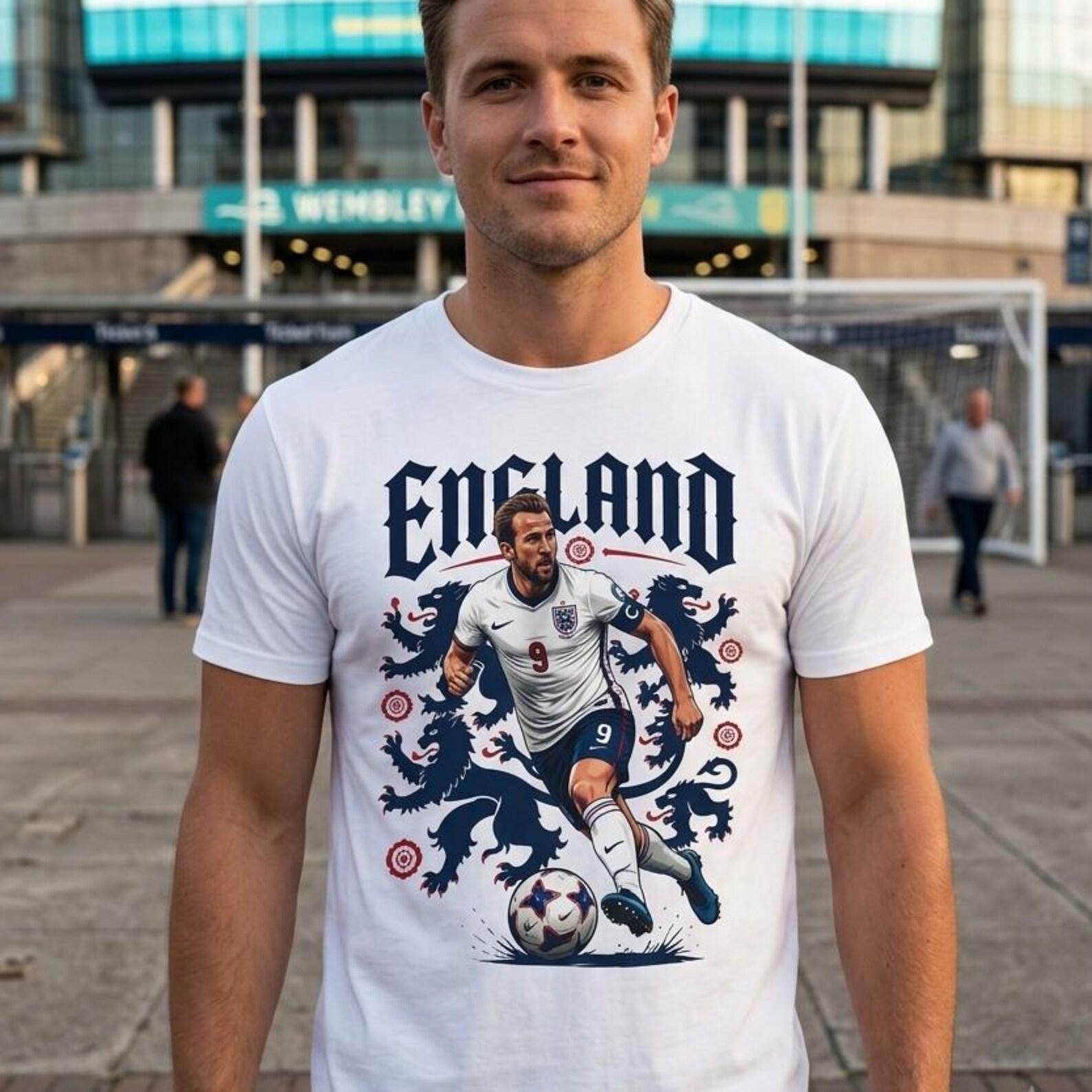 England Football Graphic Tee | Three Lions Player Illustration Unisex Shirt S