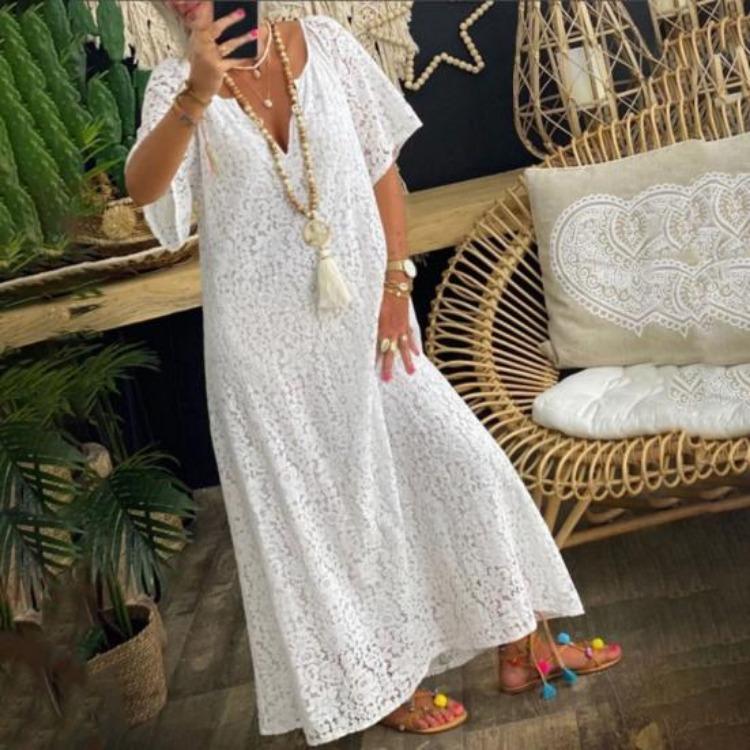 Bequemes Spitzenkleid mit V-Ausschnitt, elegantes Sommerkleid, auffällige Accessoires, atemberaubende Taille