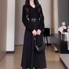 Elegantes kleines schwarzes Kleid für zierliche Frauen mit taillierter Taille - Französischer Hepburn-Stil für den frühen Herbst 2025