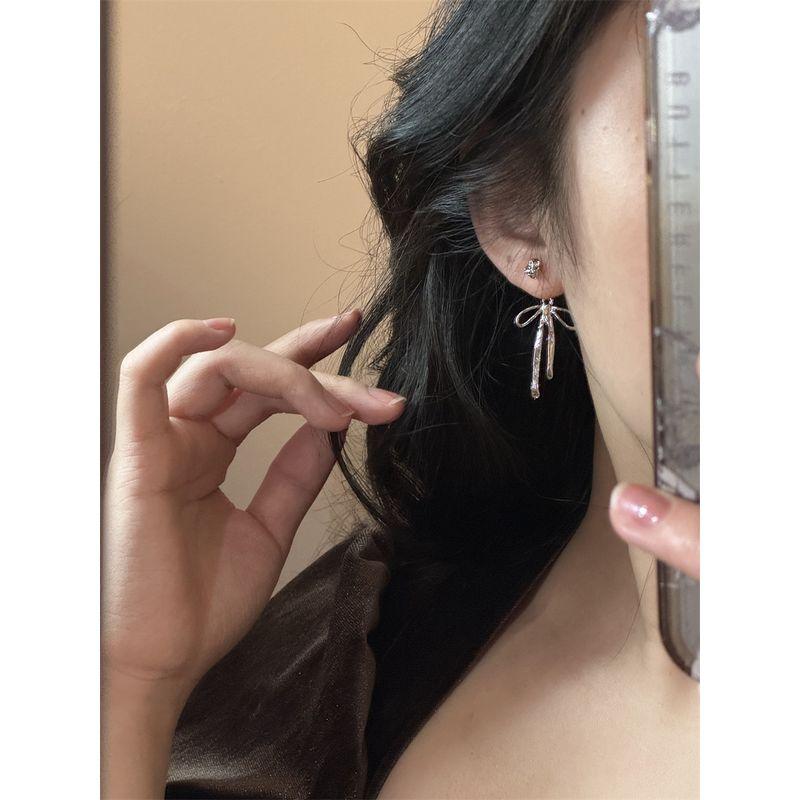 

Доступная роскошь Металл Причудливый Холодный ветер Самые продаваемые Банты 3954A Diamond Silver Cold Junction Stud Earrings