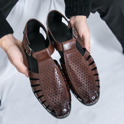 Neue Herren-Sommersandalen einer Modemarke, übergroß, atmungsaktiv, Retro-Spitzschuh, Herrenmode-Trend, ausgeschnitten, bequeme Lederschuhe