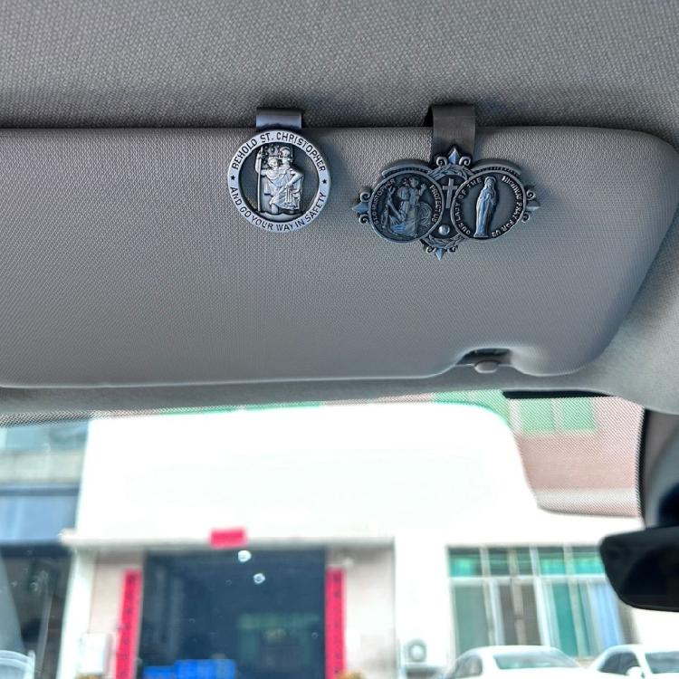 Catholic Enamel Pin Button Badge Christian Saint Car Visor Clip Medals Pin for Safe Journey Travel Blessing