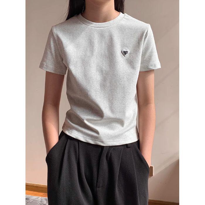 

Женская приталенная белая футболка с круглым вырезом и вышивкой в виде сердца - Летний топ с коротким рукавом M