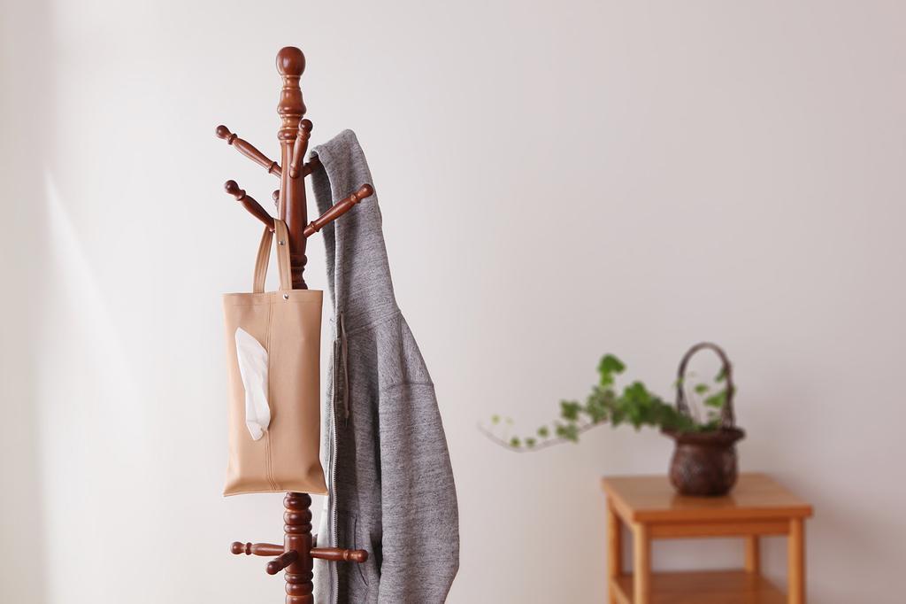 Libero Hanging Tissue Case (Tissue) Be Hung On Your Car (Red)