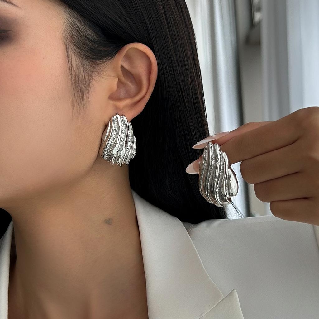 Fashion Style Metal Threaded Shell Stud Earrings, Simple Design Geometric Ring Kinked Earrings