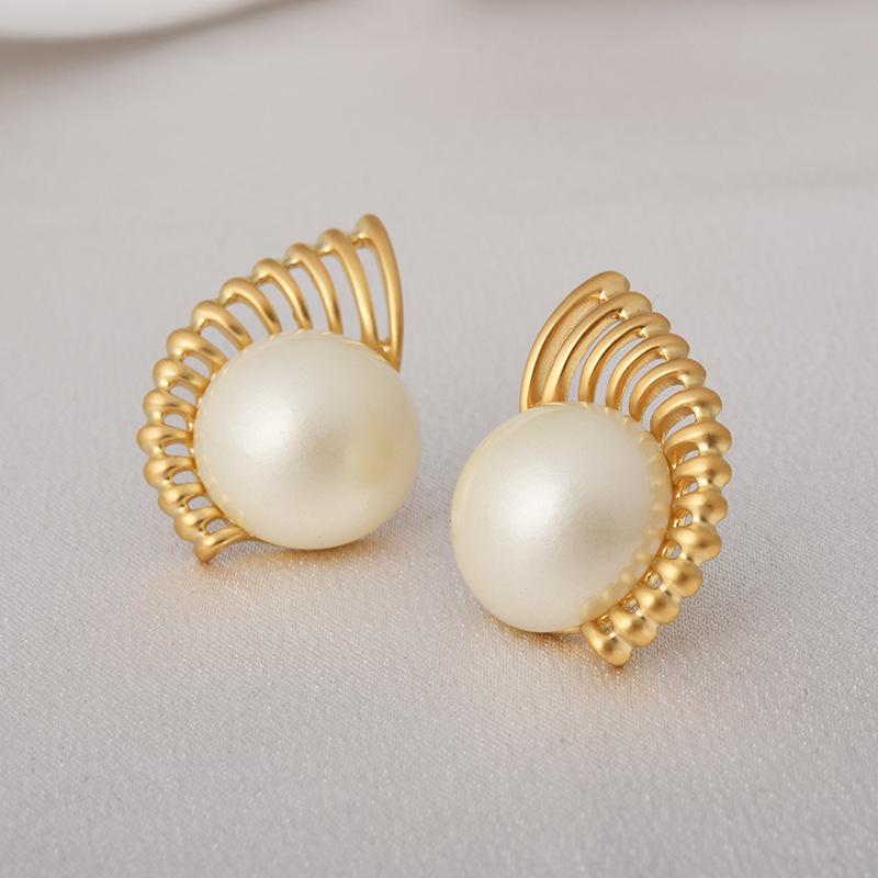 Geometry Sector Round Imitation Pearl Stud Earring for Women Korean Sweet Ear Wedding Party Jewelry