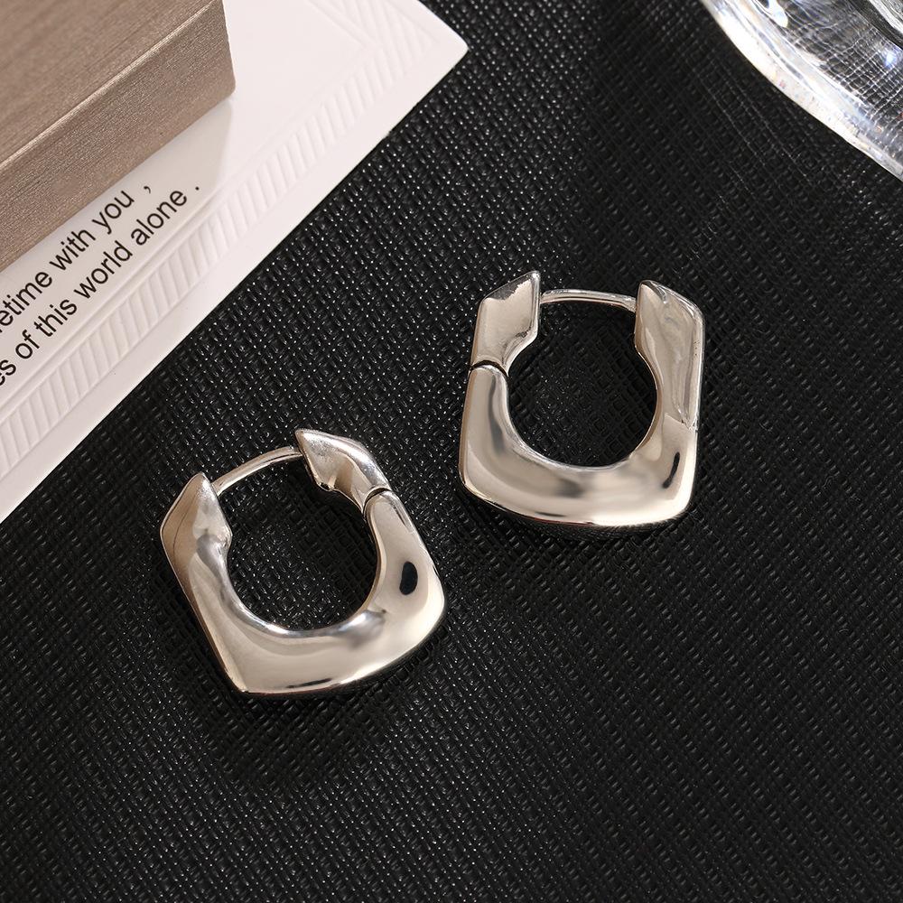 Minimalistische U-förmige Damenohrringe: Geometrisch, Vielseitig, Herbst/Winter-Stil für einen schlanken, modernen Look.
