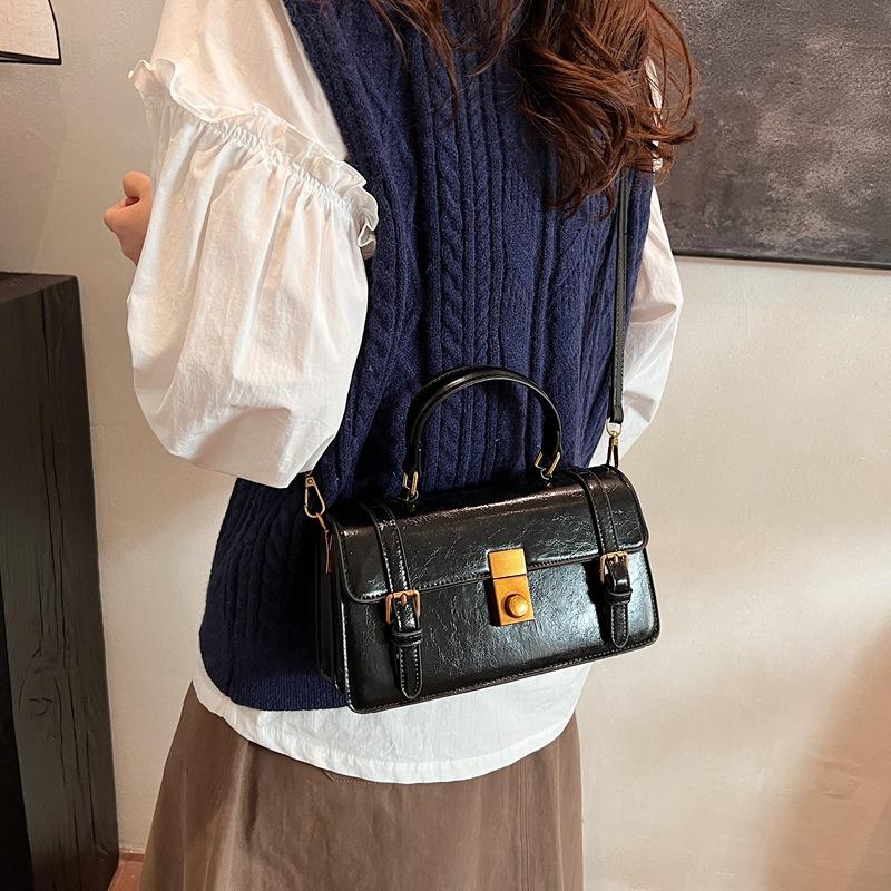 

Retro handbag women s high-end shoulder bag 2025 new contrasting color small square bag versatile simple messenger bag 24*8*13 чёрный