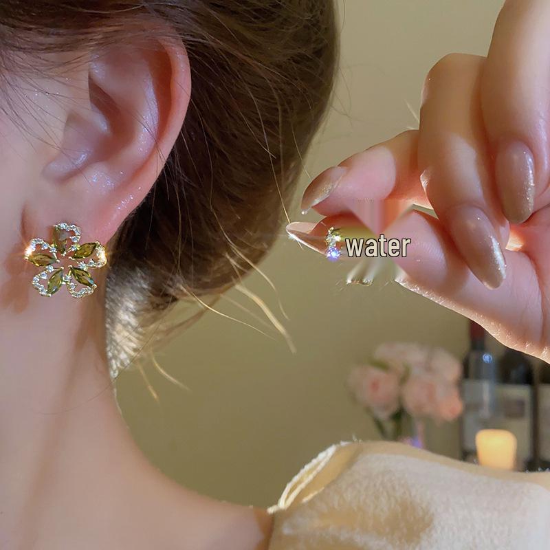 Exquisite Geometric Flower Diamond Stud Earrings - Light Luxury Fashion Style