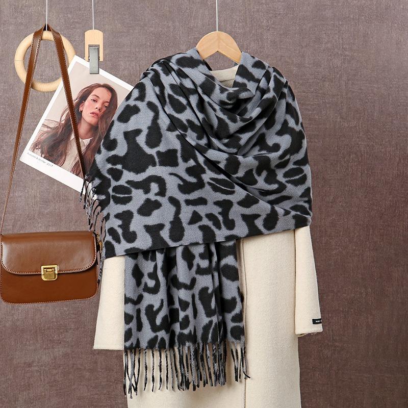 Retro high-end leopard print scarf women's autumn and winter new fashion imitation cashmere fringed shawl thickened warm and versatile