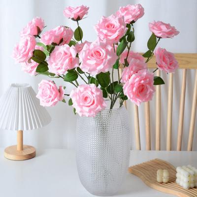 Fleur de Rose Artificielle Rose Fausse Réaliste à Longue Tige Bouquet avec 3 Têtes Fleuries pour Centre de Table de Mariage Décoration de Fête à Domicile