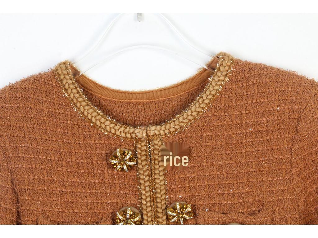 Elegant French Style Diamond Button Slimming Knitted Dress with Round Neck and Long Sleeves for Autumn/Winter