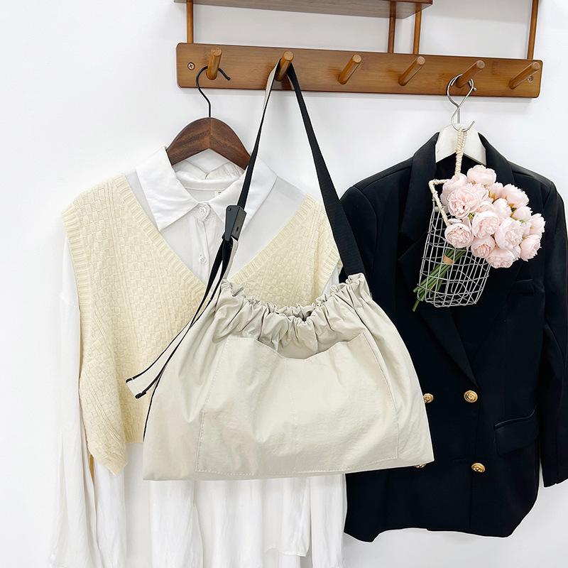 Spring and Summer New Women's Shoulder Bag Casual Niche Design 2025 Spring Messenger Bag Trendy Personalized Bucket Bag