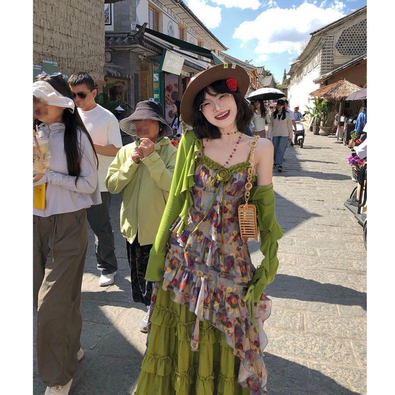 

Green Field Rose Island Backless Floral Print Camisole Skirt & Cardigan Set S (80-95 lbs)