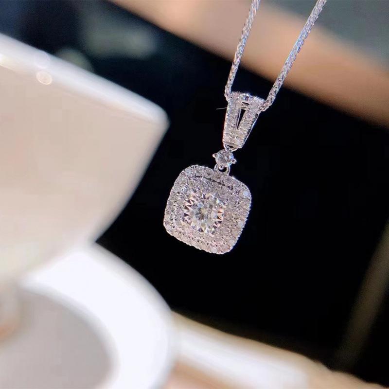 Women's European & American Style Short Clavicle Chain Necklace with Zircon Square Diamond Pendant - Versatile Student Accessory
