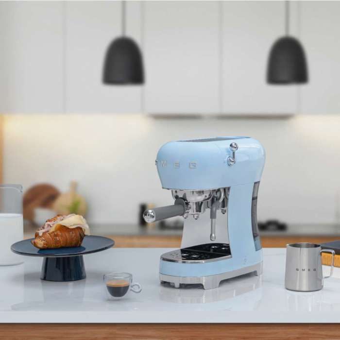 Mașină de Cafea Espresso Manuală - Smeg - ECF02PBEU - Sistem Thermoblock și Dușă de Aburi