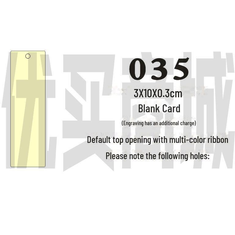 Gravovaná dřevěná karta s přáním s prázdnou visačkou a závěsnou cedulkou