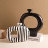 2 Stück/Set Kreative Moderne Schwarz-Weiß Gestreifte Keramikvase, Unregelmäßige Dekorations-Blumenvase für Heimdeko