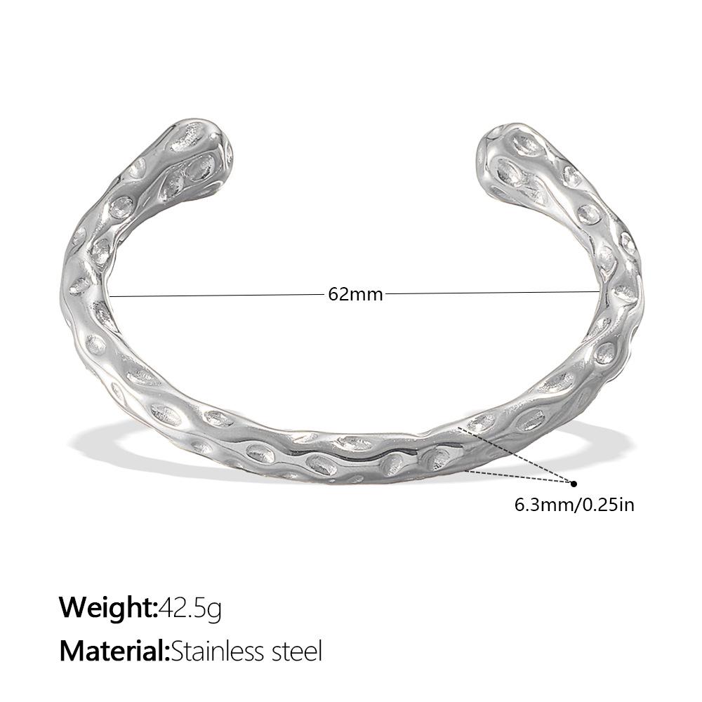 European & American Trendy 18K Gold-Plated Hammered Stainless Steel Bangle for Women