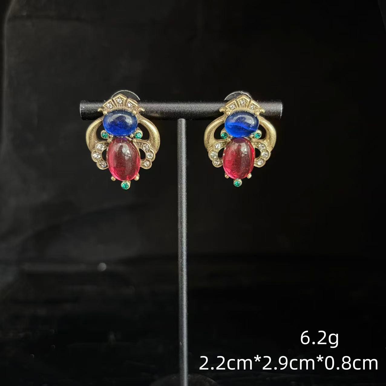 

Christmas Wreath Zircon Jewelry Internet Celebrity Premium Metal Texture Light Luxury Stud Earrings Brooch Medieval Retro