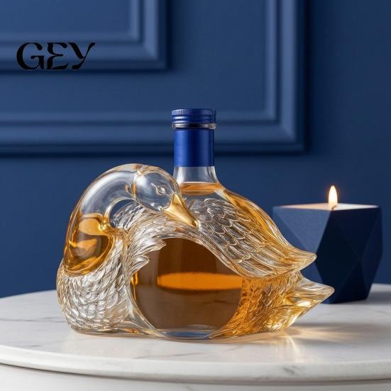 Collectible Spirit Bottle Goose Bird Shape Whiskey Decanter, 3D Glass Animal Liquor Light Refracting Decanter for Bar Display, Art Wine Dispenser Home