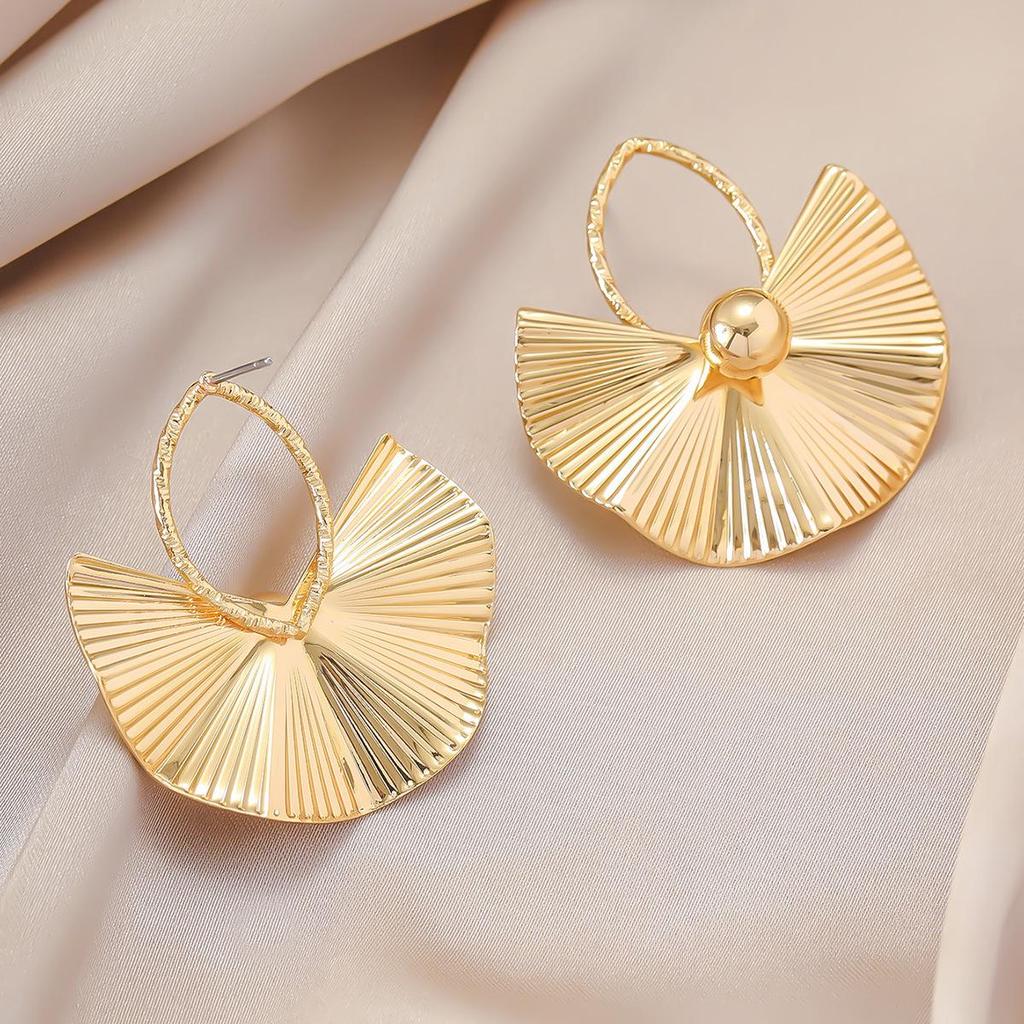 European and American Metal Flower Earrings - Exaggerated Retro Earrings