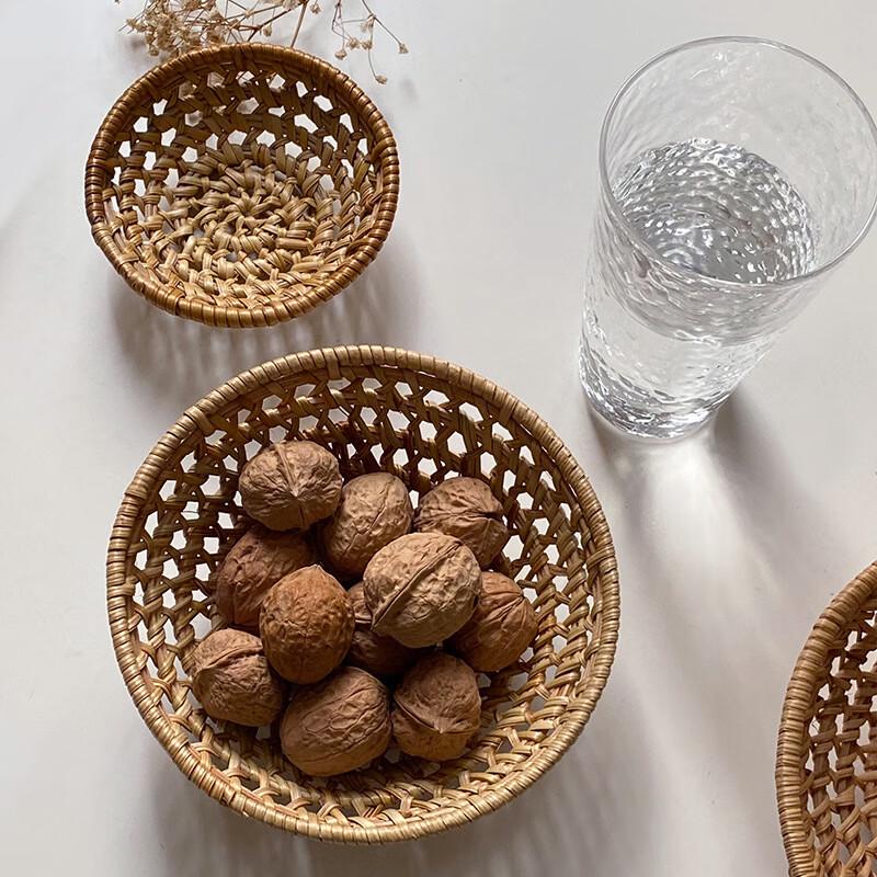 Handgeflochtener Bambus- und Rattankorb