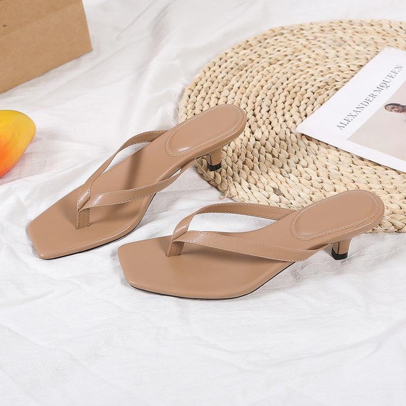 Pinch feet casual flip-flops cool slippers women's summer new versatile square head thin heel women's beach shoes