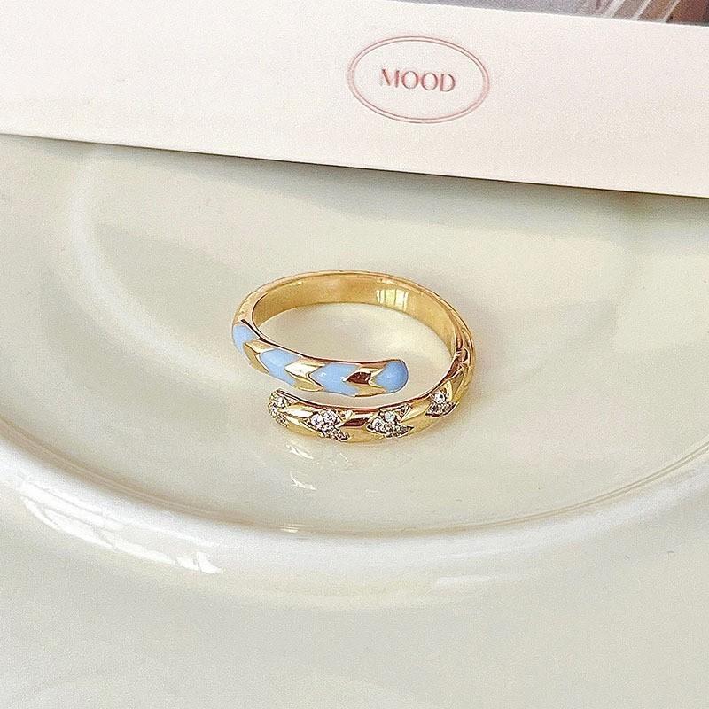 Layer Fashionforward Double Ring With Stunning White Shell Detail And Adjustable Size