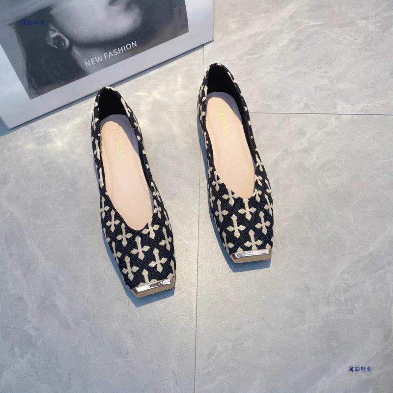 Soft-soled flat shoes square head non-slip flat-soled single shoes 2025 iron head new cloth versatile shallow mouth Doudou shoes