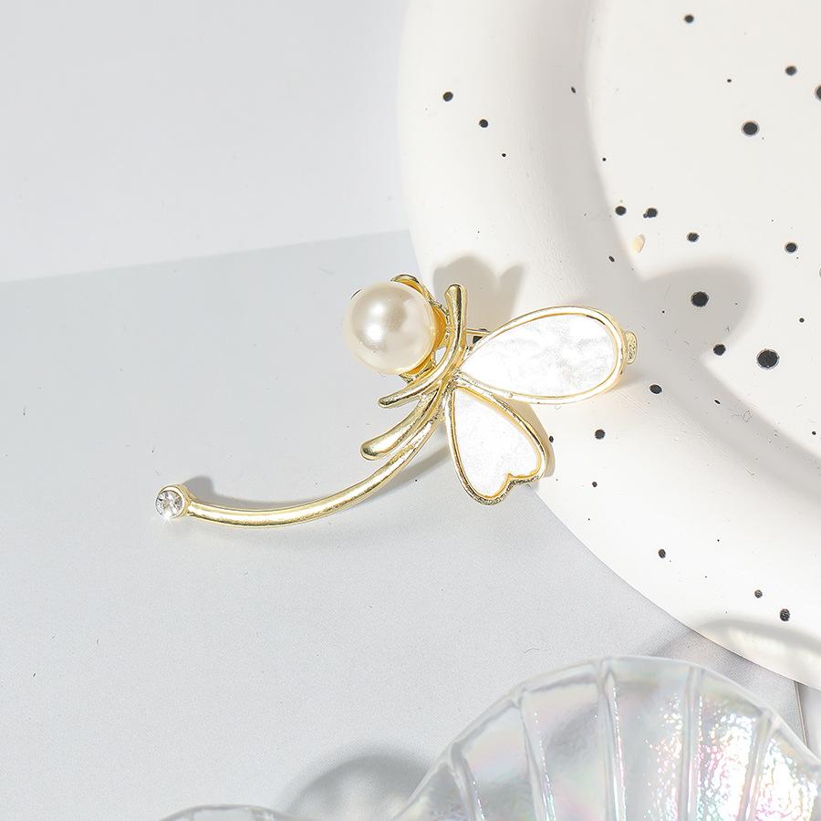 Fashionable Dragonfly Pearl Playing Brooch