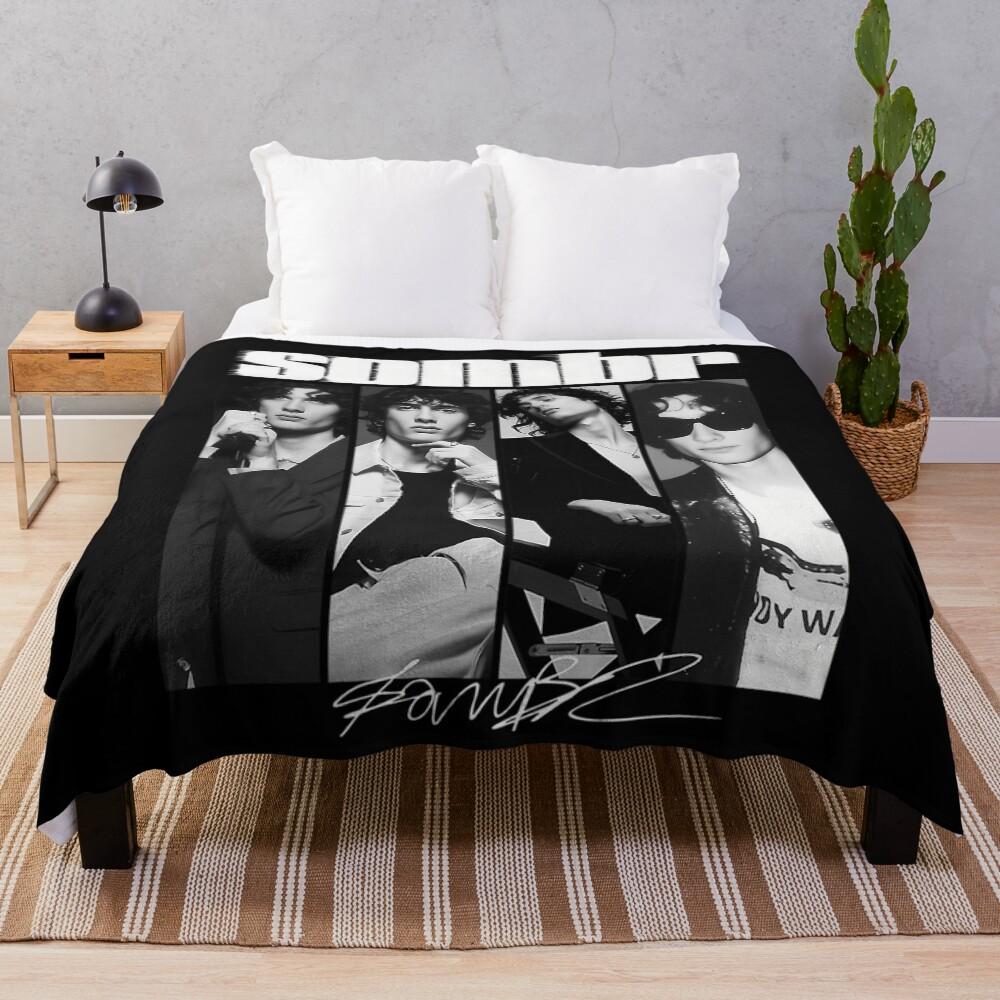 Sombr Retro 90S Throw Blanket