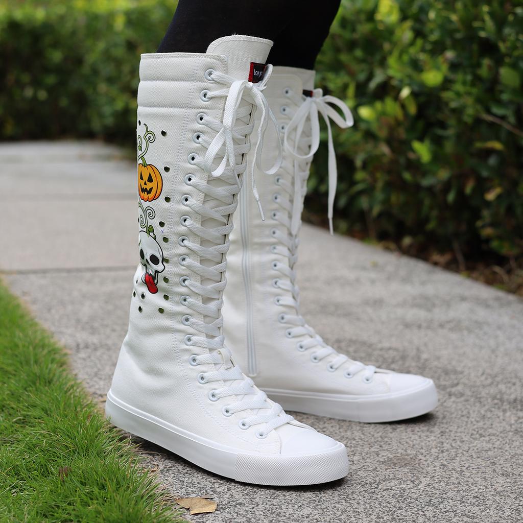 1 Paar lange Damen-Canvas-Stiefel bis zum Knie, Halloween- und Nietenverzierung an der Außenseite, Reißverschluss an der Innenseite, modische flache hohe Stiefel