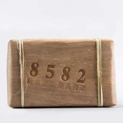 2012 Yunnan Menghai Eski Ağaç Shen Puerh Klasik 8582 Ham Puer Çay Tuğlası 250g