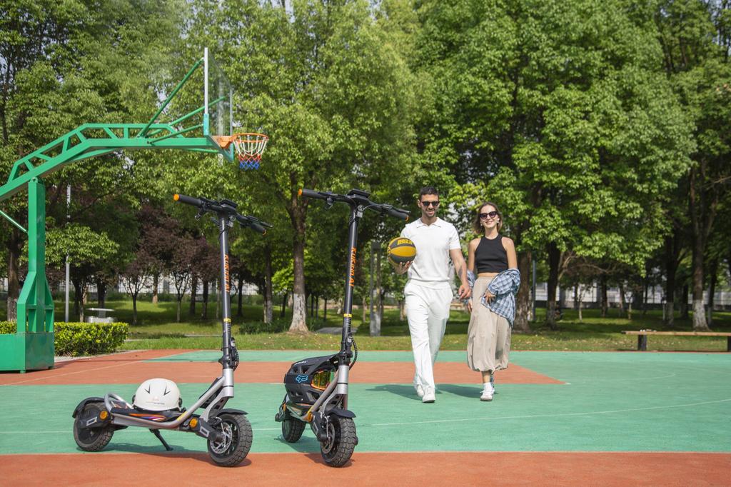 KuKirin A1 Foldable Electric Scooter, 800W Motor with 1000W Peak Power, 45km Range, Dual 140mm Disc Brakes, IPX4 Waterproof, LED Screen