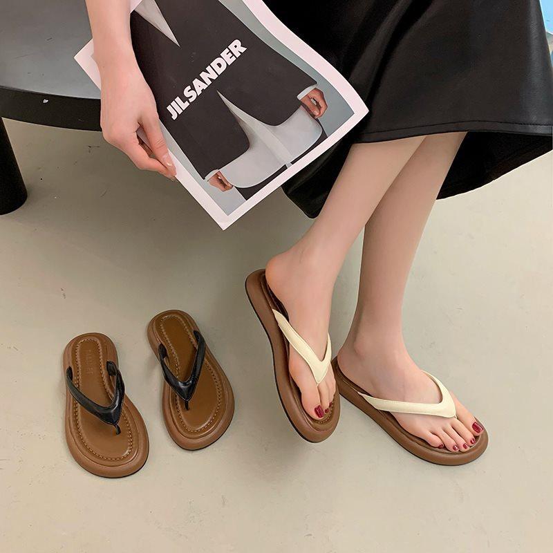 2025 flat-bottomed women's clip simple toe summer new student fashion Korean version of flip-flops cool slippers women
