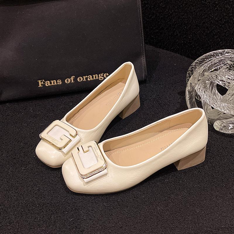 

Flat single shoes women s 2025 spring and autumn new French temperament low heel square head one pedal ladyshoes light mouth square buckle shoes 35 бежевый