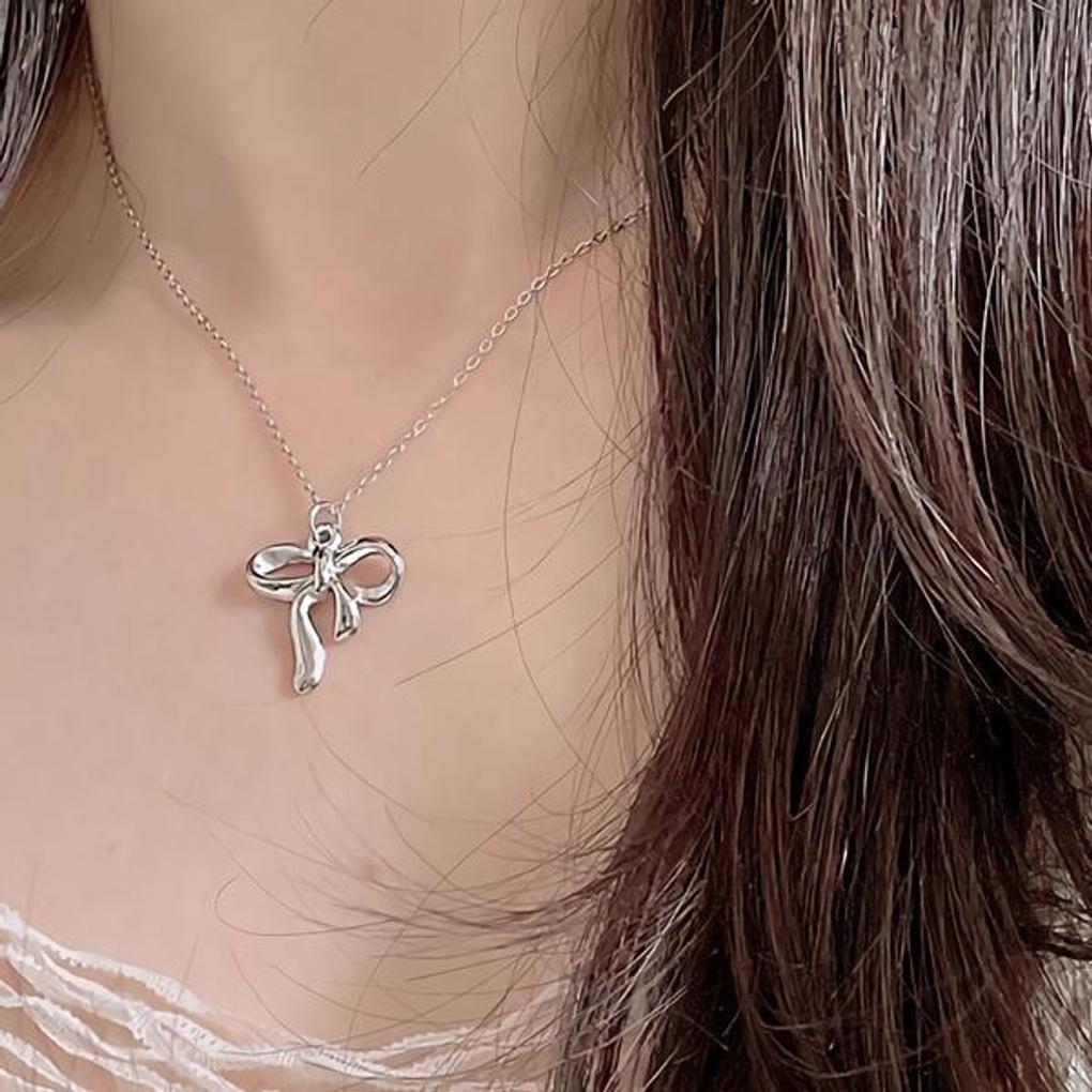 Women's Surgical Steel Bold Wave Ribbon Necklace