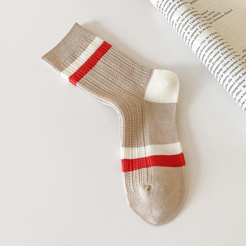 Female Autumn and Winter Warm Trend Embroidery College Wind Tube Socks