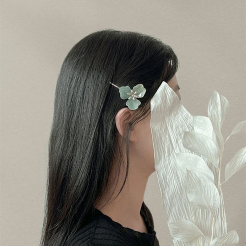 Favorite Noun Single Petal Hairpin